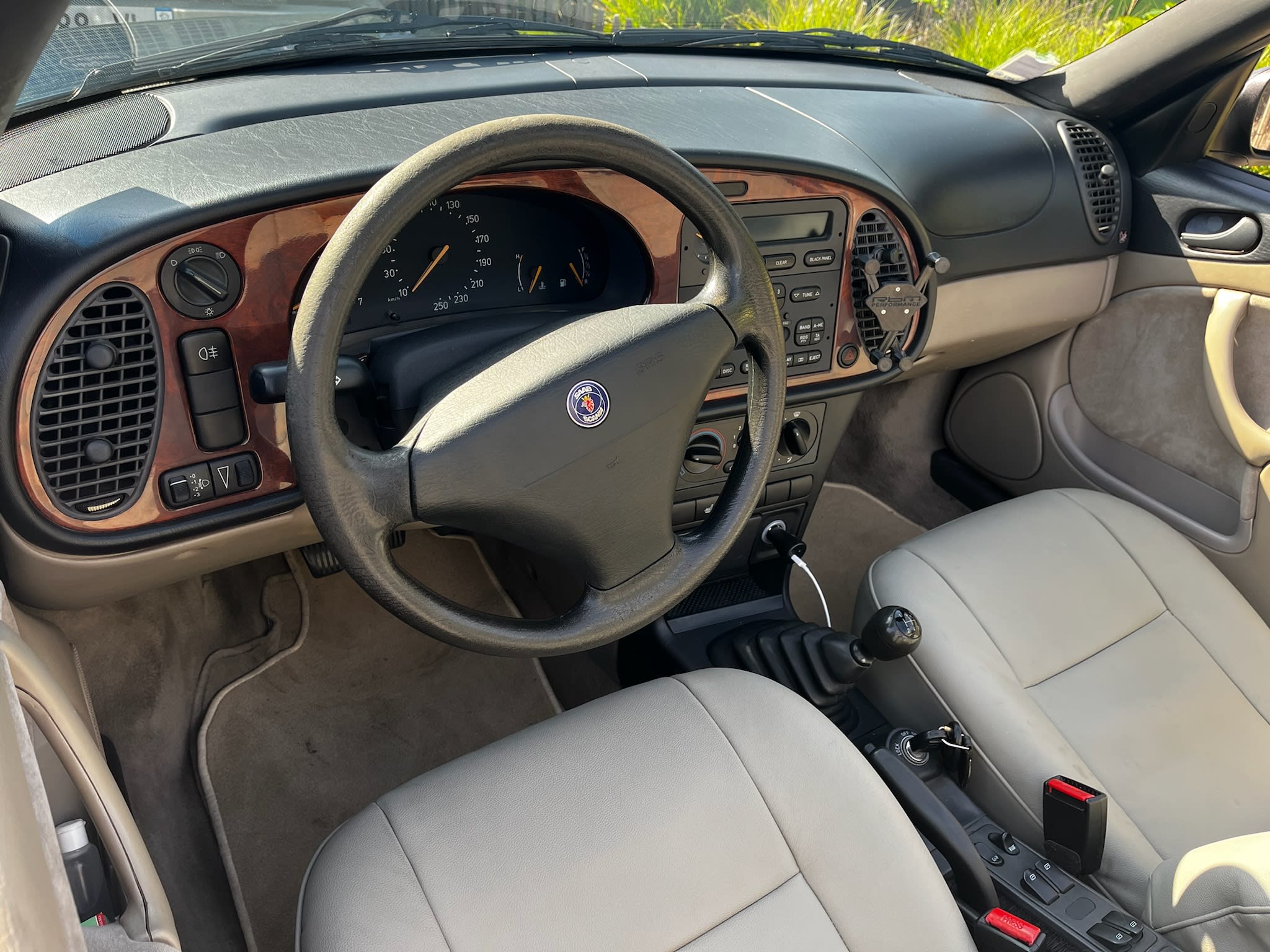 SAAB 900 I16 Ng 2.0 1996 occasion intérieur (1)