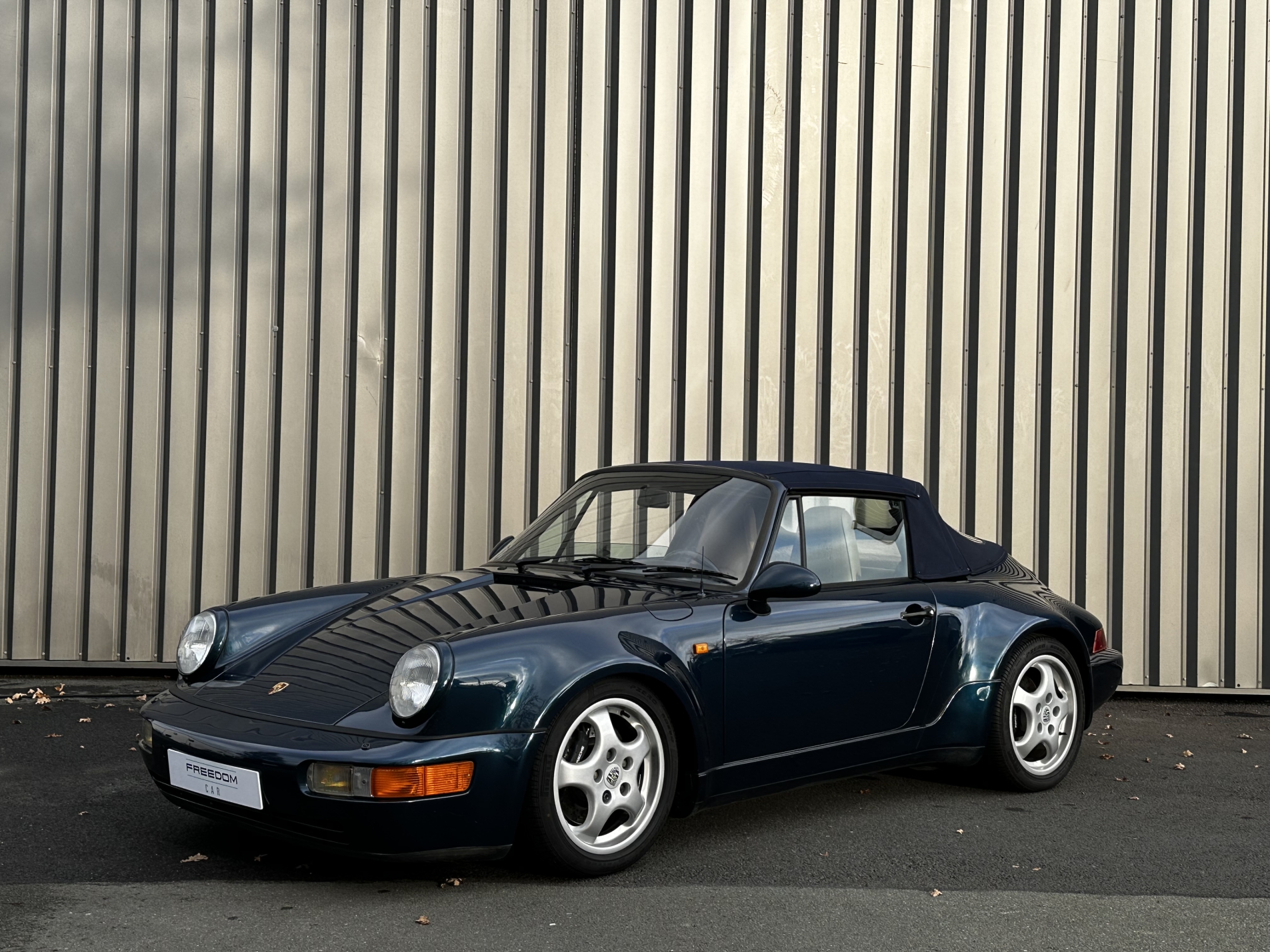 Photo PORSCHE 911 964 Turbo Look Cabriolet 1992