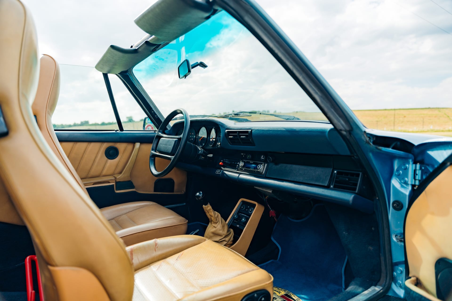 PORSCHE 911 3.2 Targa 1985 used interior (1)