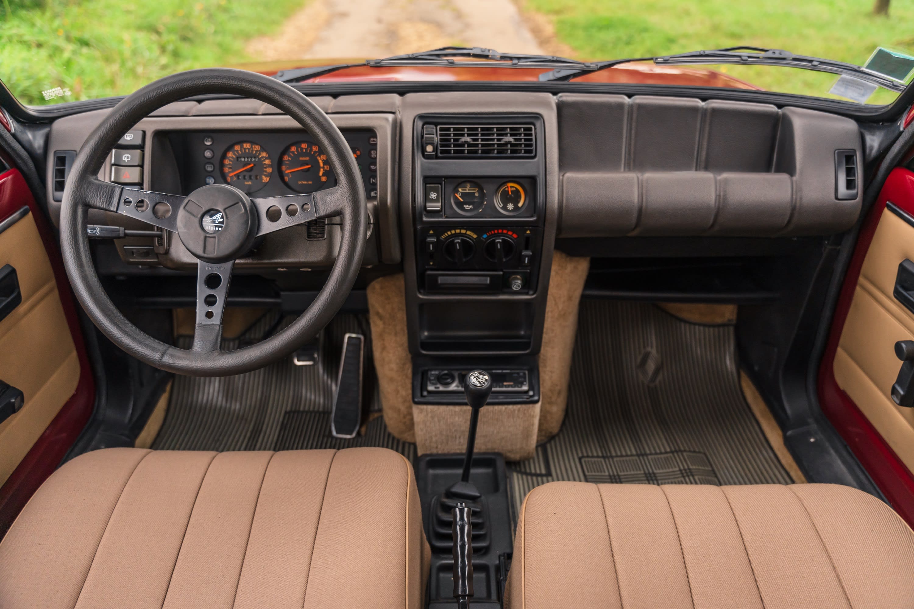 RENAULT R5 Alpine Turbo 1984 occasion intérieur (1)