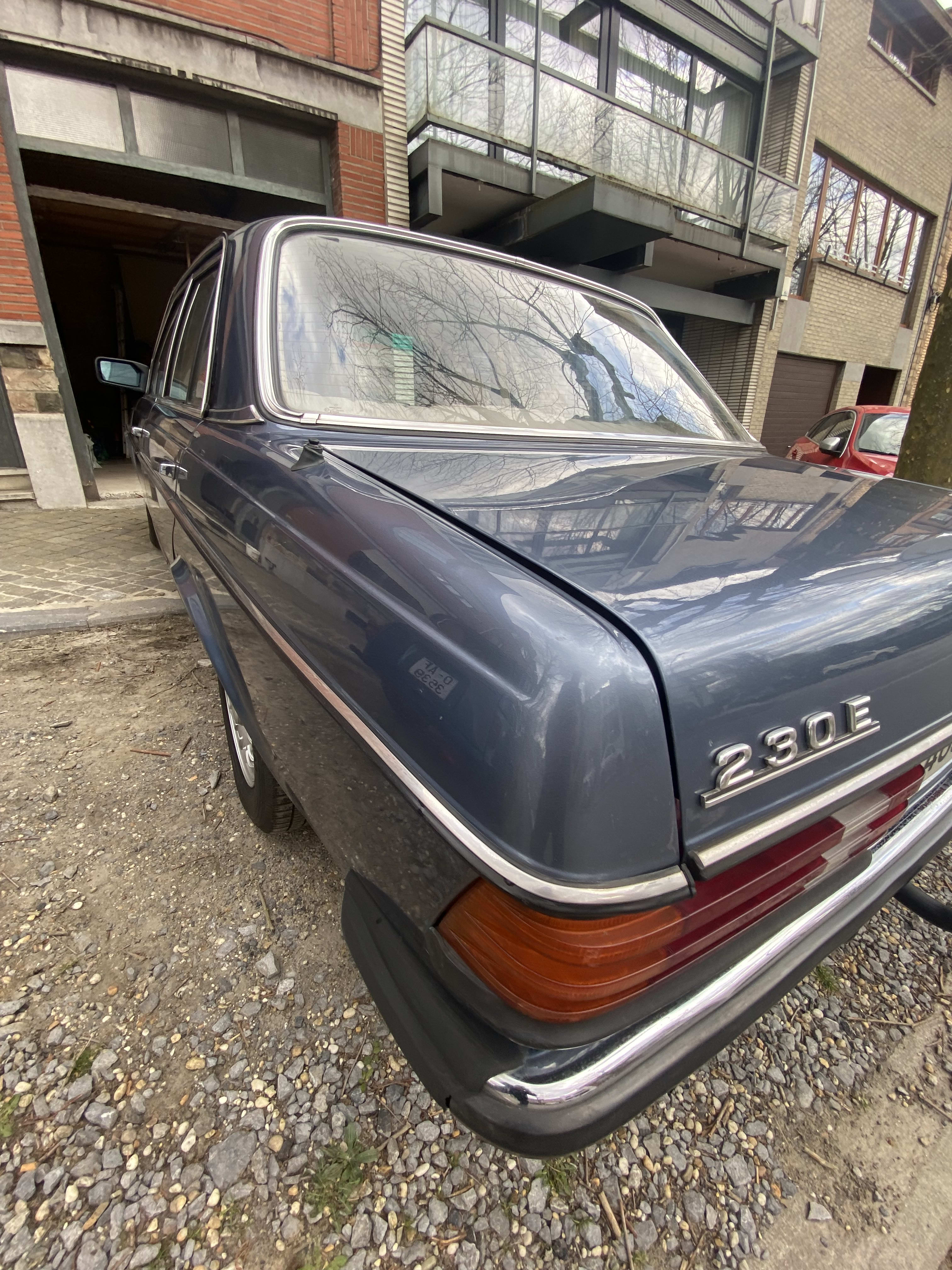 MERCEDES BENZ 230 E W123 1985 occasion vidéo (1)