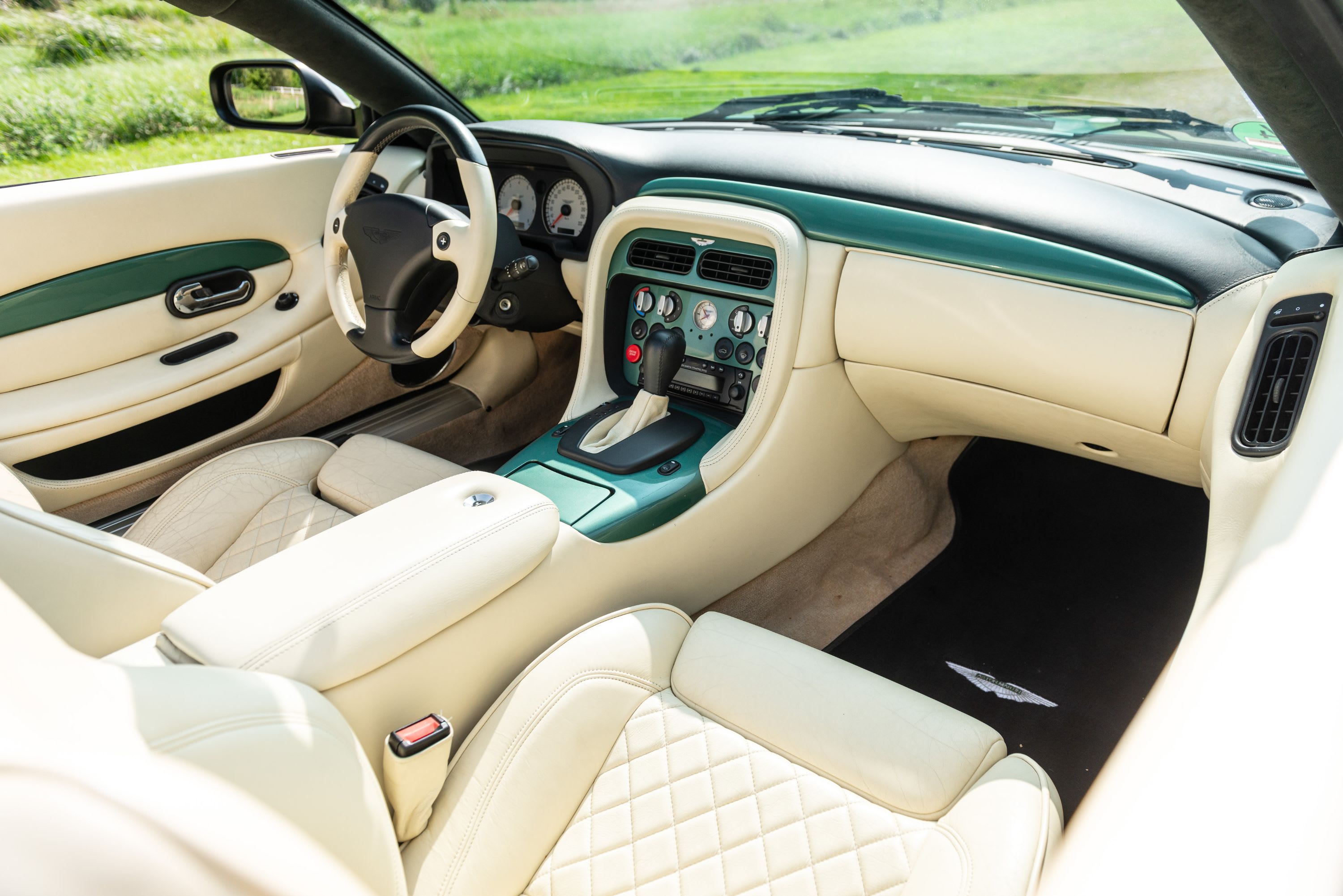 ASTON MARTIN Db7 Ar1 V12 Zagato 2003 occasion intérieur (1)