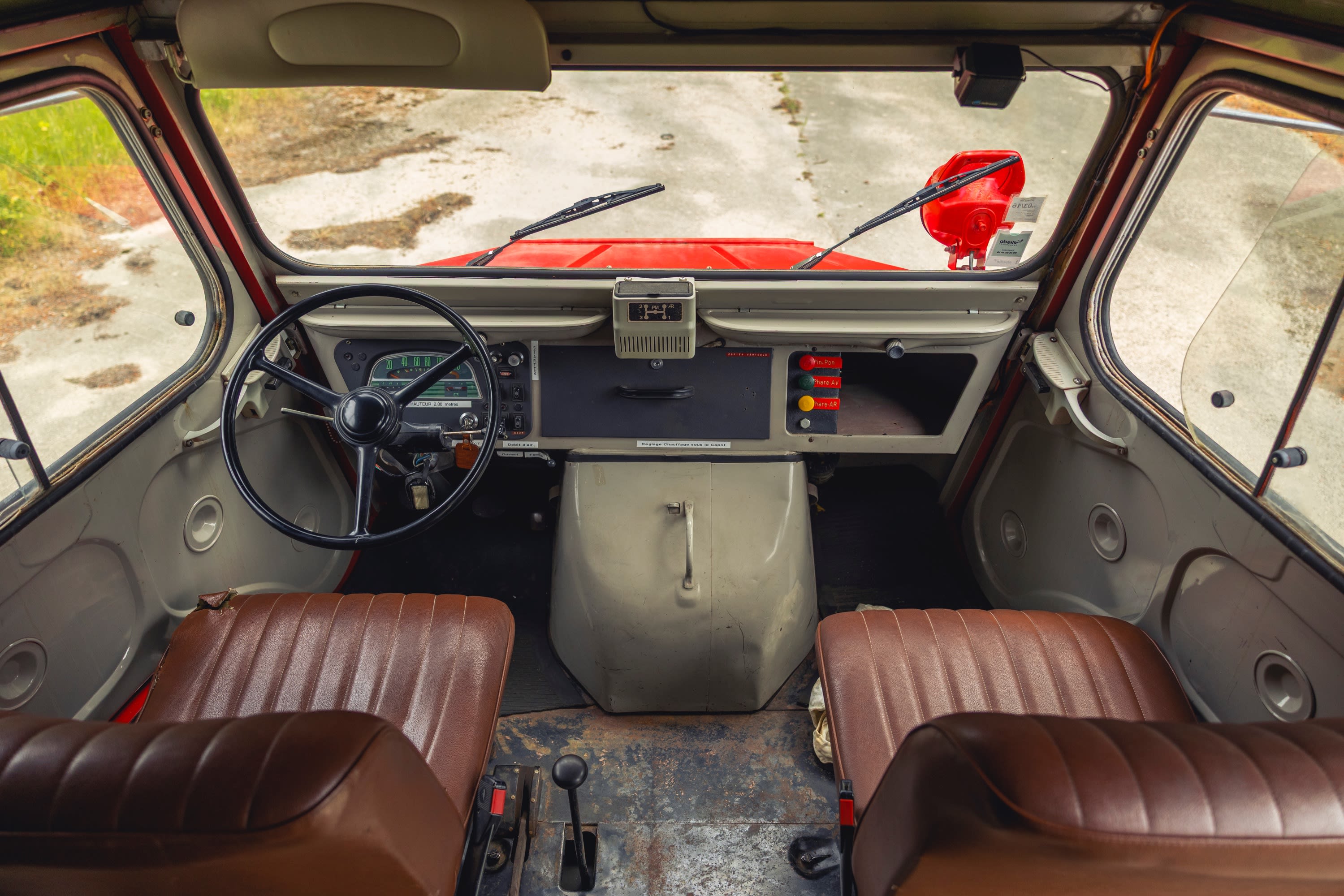 CITROEN Hy Pompier 1981 occasion intérieur (1)