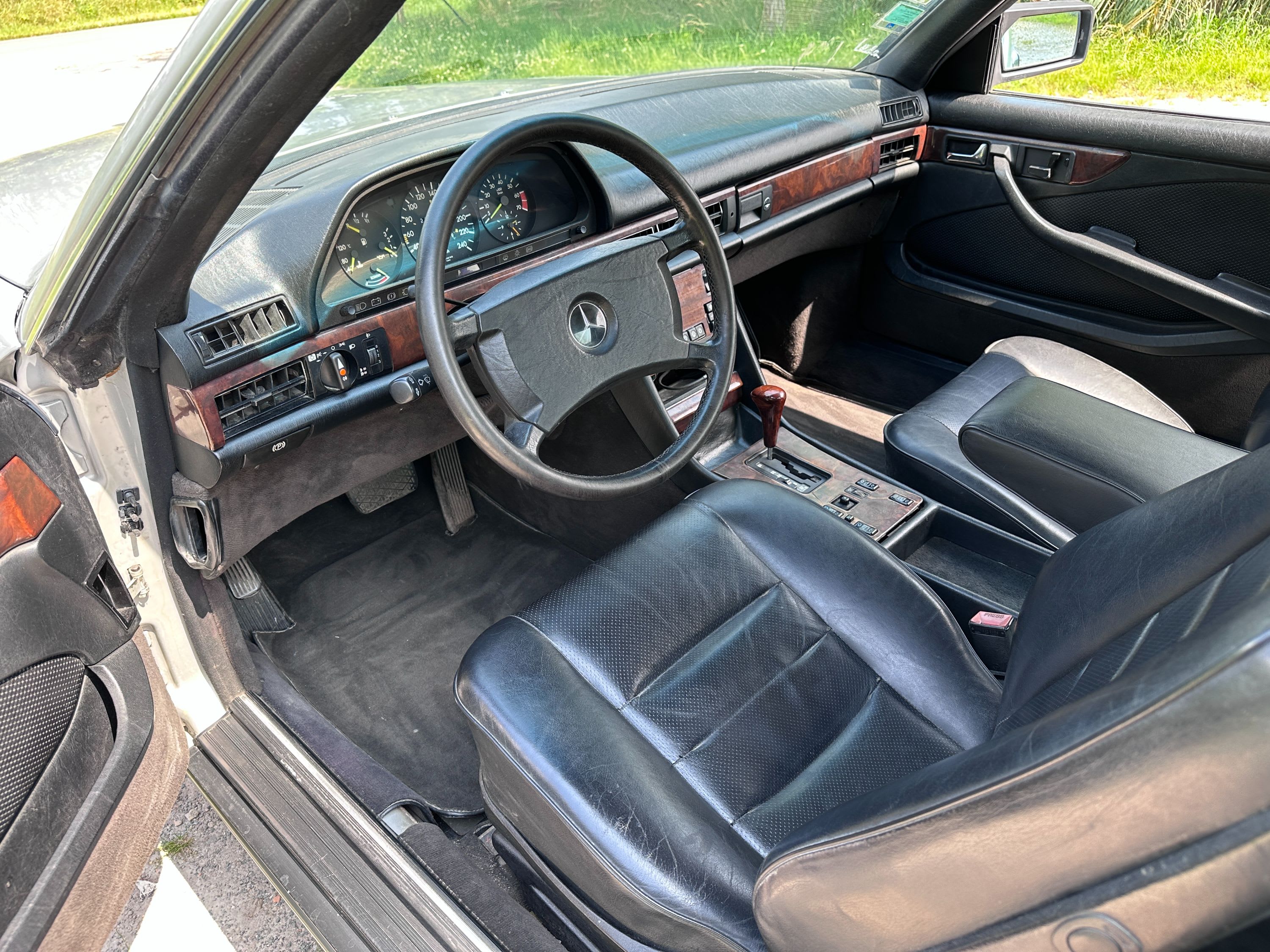 MERCEDES BENZ Classe S 500 Sec Coupé W126 1987 occasion intérieur (1)