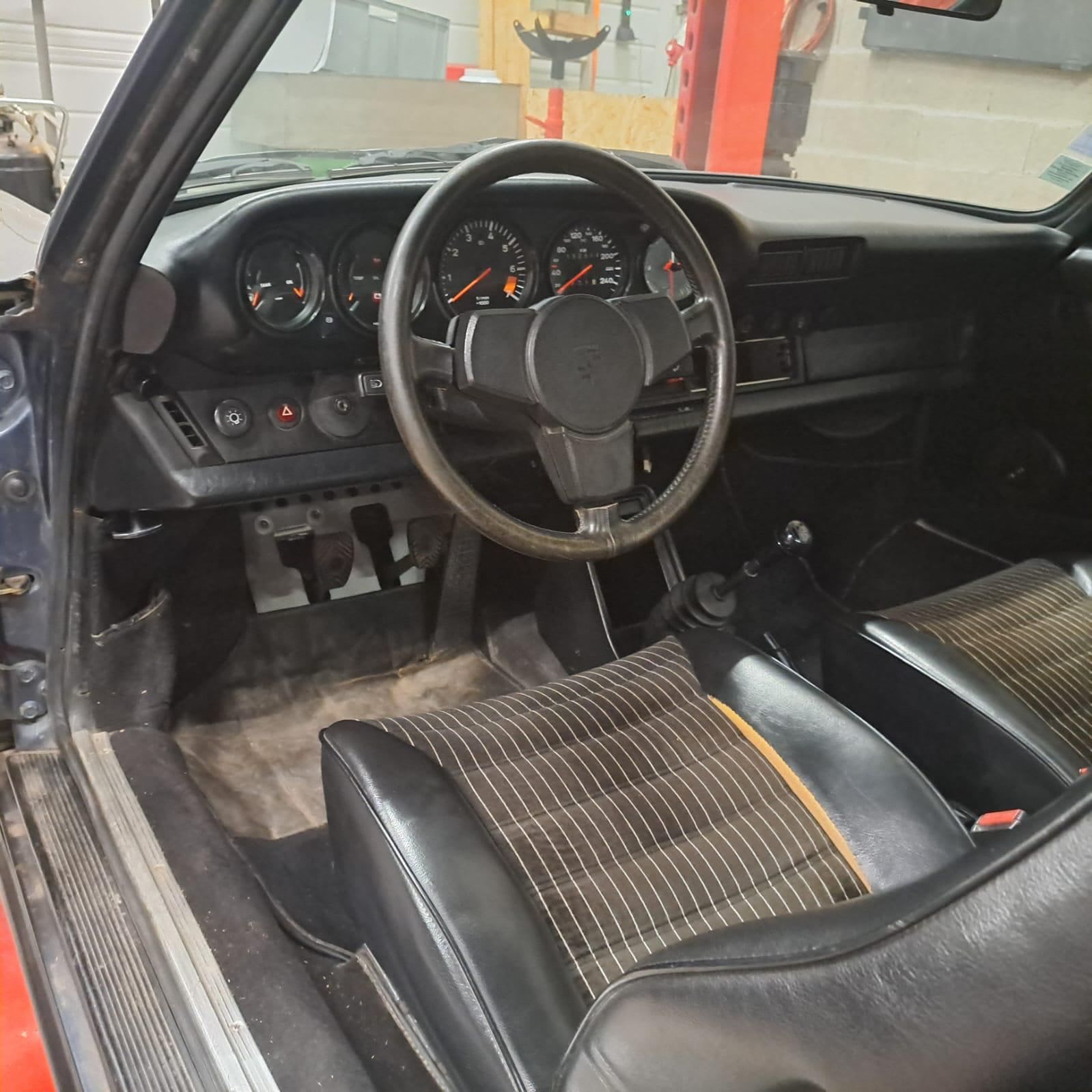 PORSCHE 911 3.0 Sc 1982 occasion intérieur (1)
