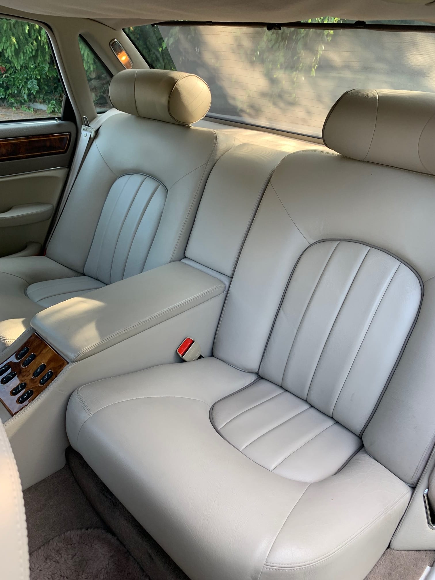 JAGUAR DAIMLER 4.0 Xj40 1996 occasion intérieur (1)