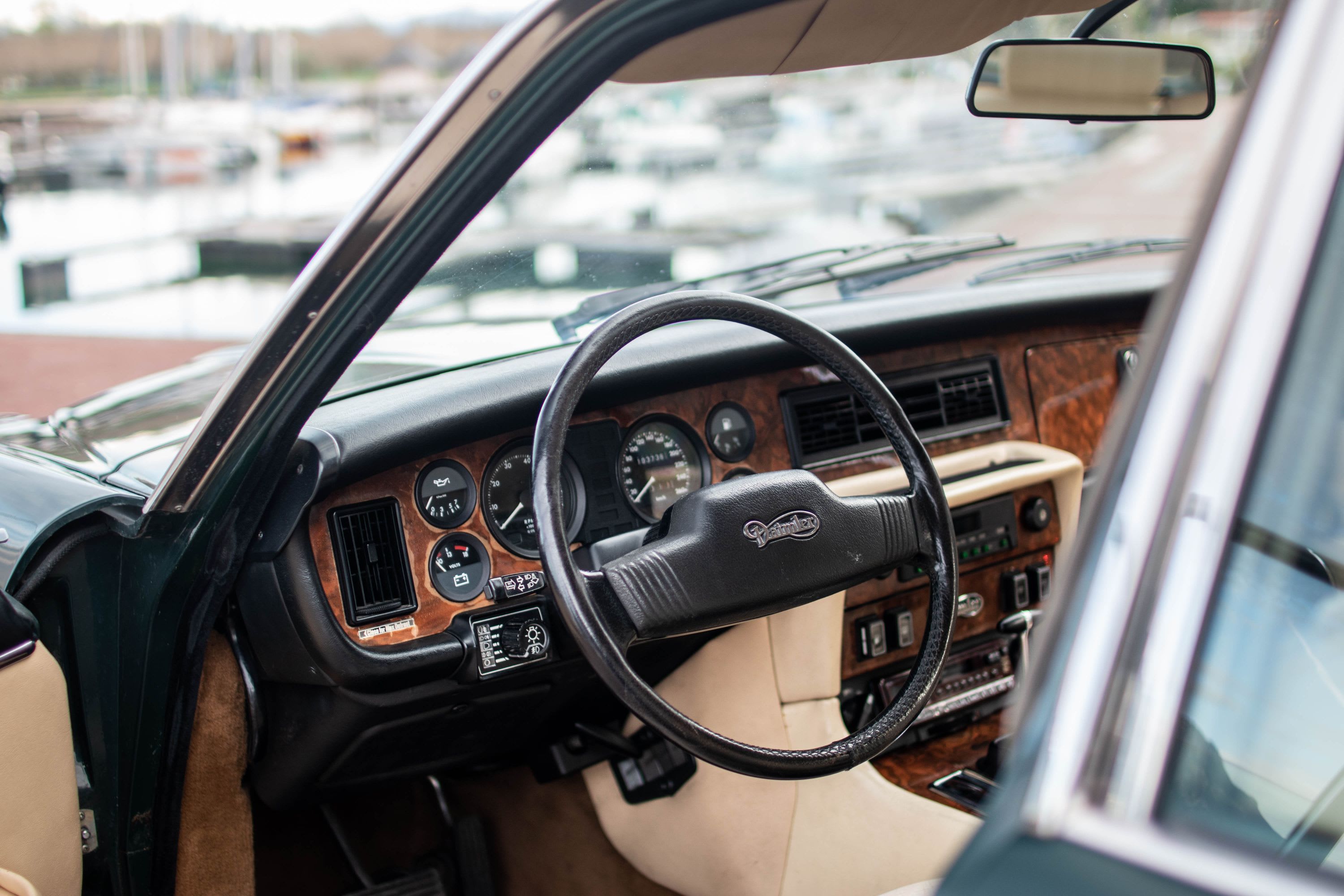 JAGUAR Double Six He 1986 used interior (1)