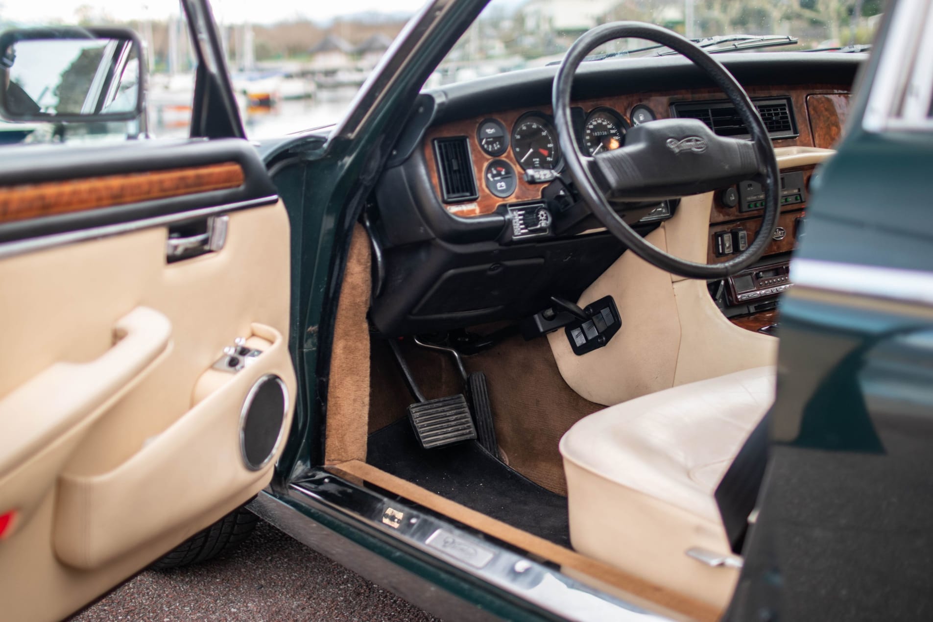 JAGUAR Daimler double six 1986