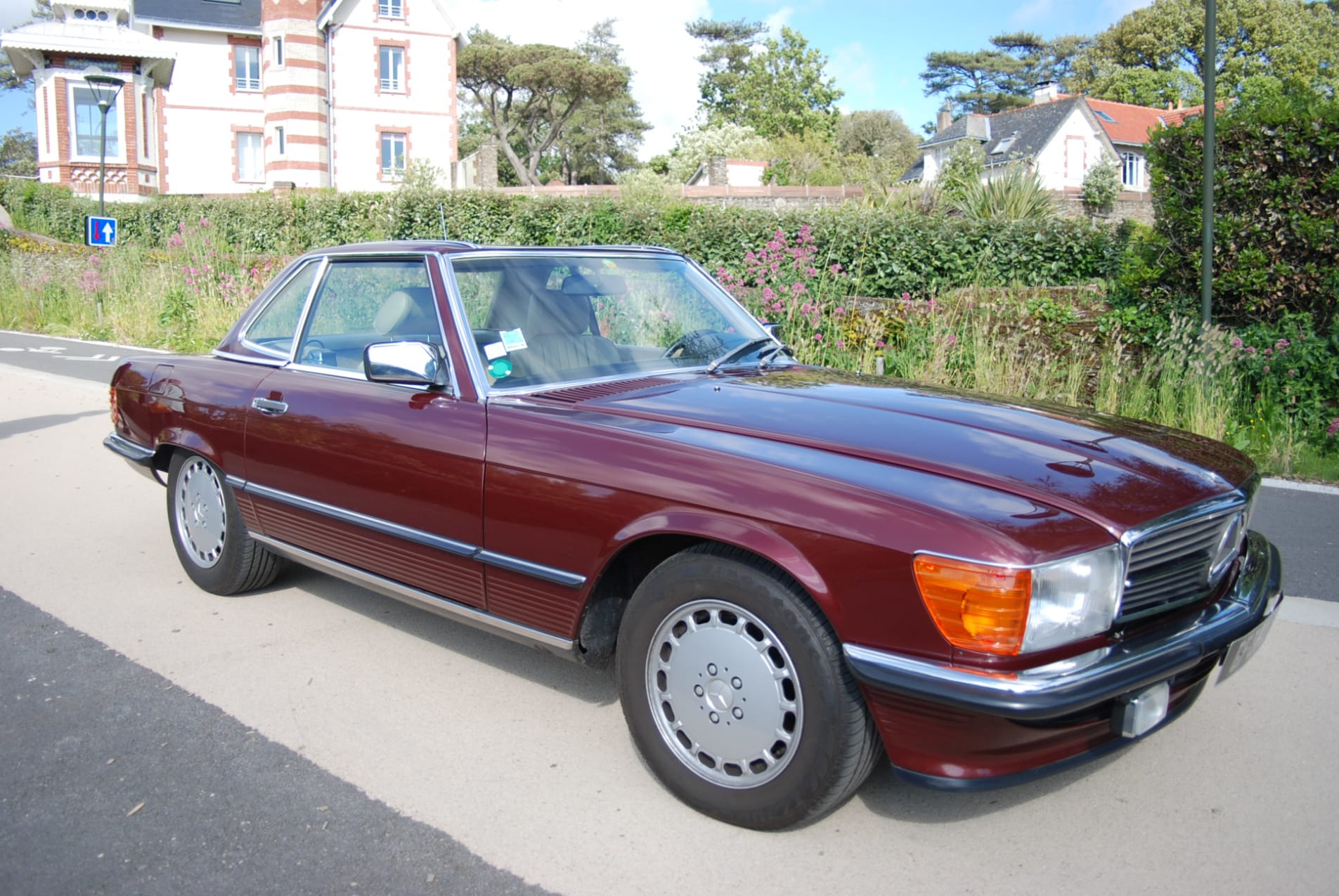 MERCEDES-BENZ 300 sl r107 1988