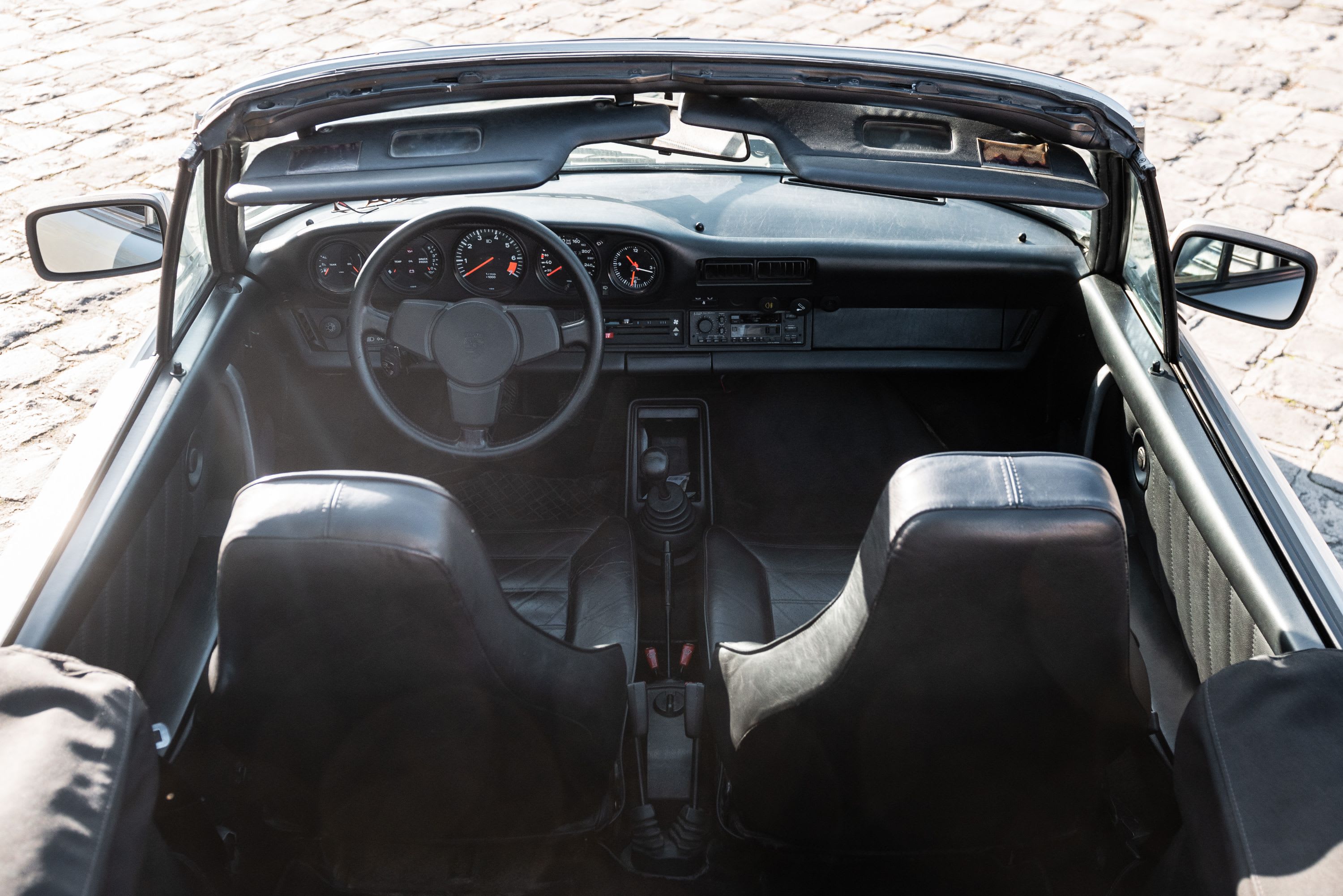 PORSCHE 911 Série G 3.2 Carrera Cabriolet  1984 occasion intérieur (1)