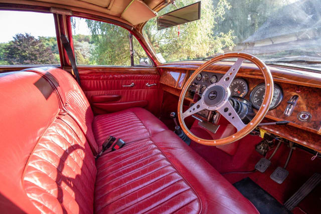 Jaguar Daimler Daimler V8-250 Berline