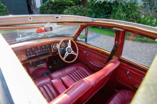 Jaguar Daimler Daimler V8-250 Berline