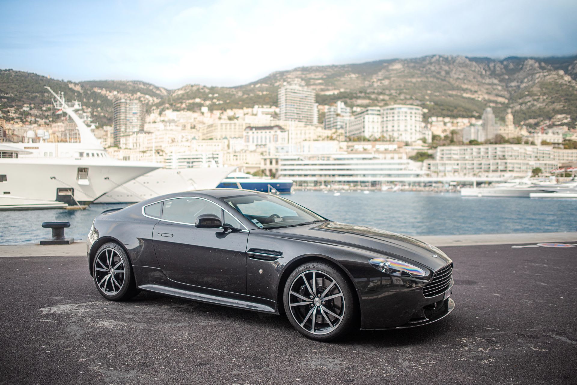 Aston Martin Vantage  V8 Sp10