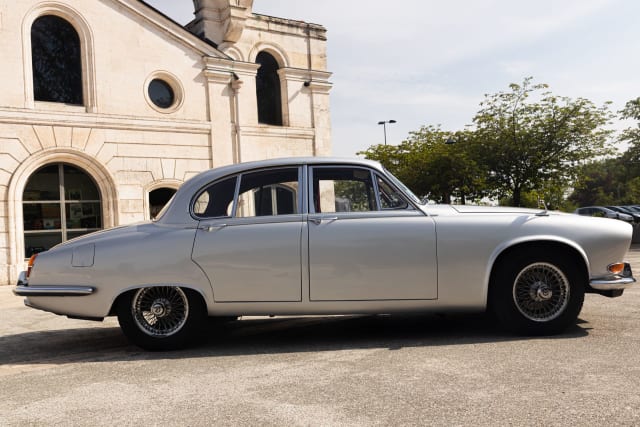 Jaguar Daimler 420