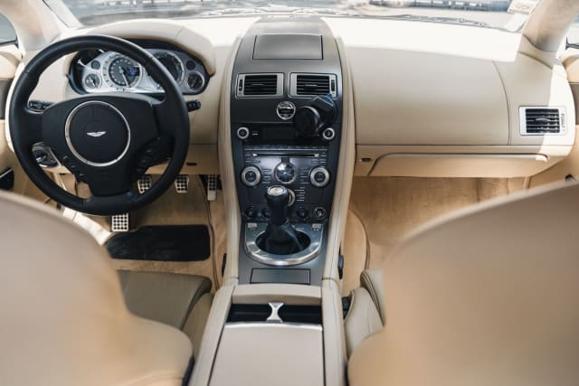 Aston Martin Vantage Vantage V8 4.7 Litres