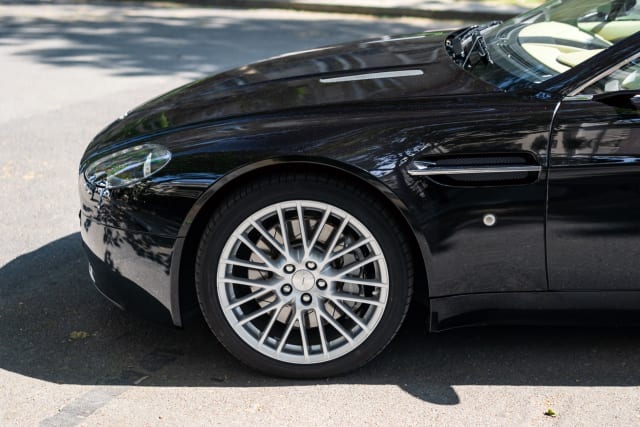 Aston Martin Vantage 4.7