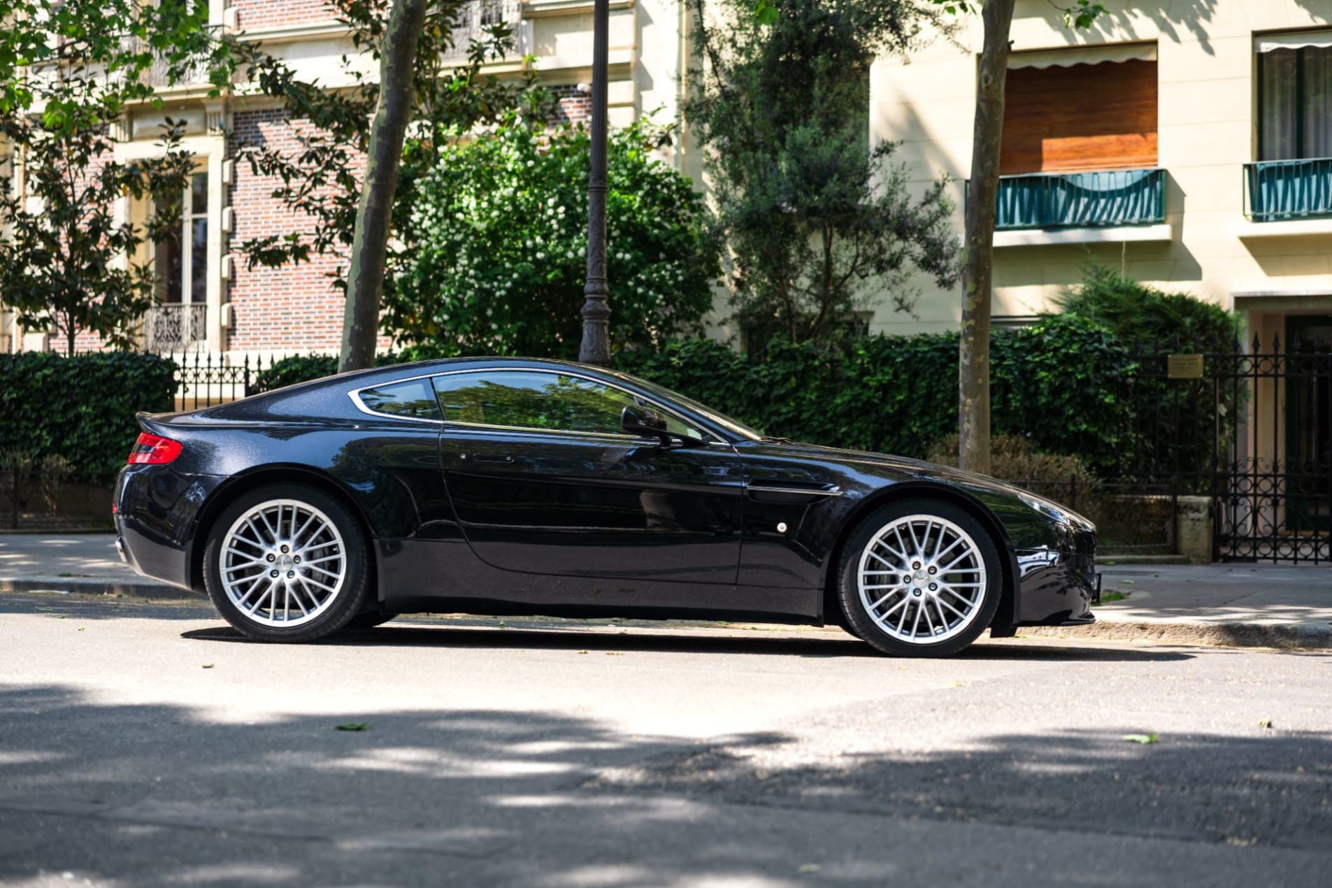 aston martin vantage vantage v8 4.7 litres