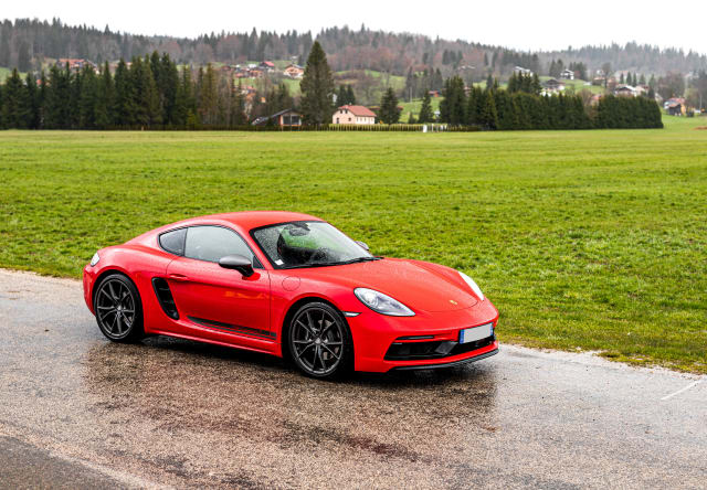 Porsche Cayman T 0